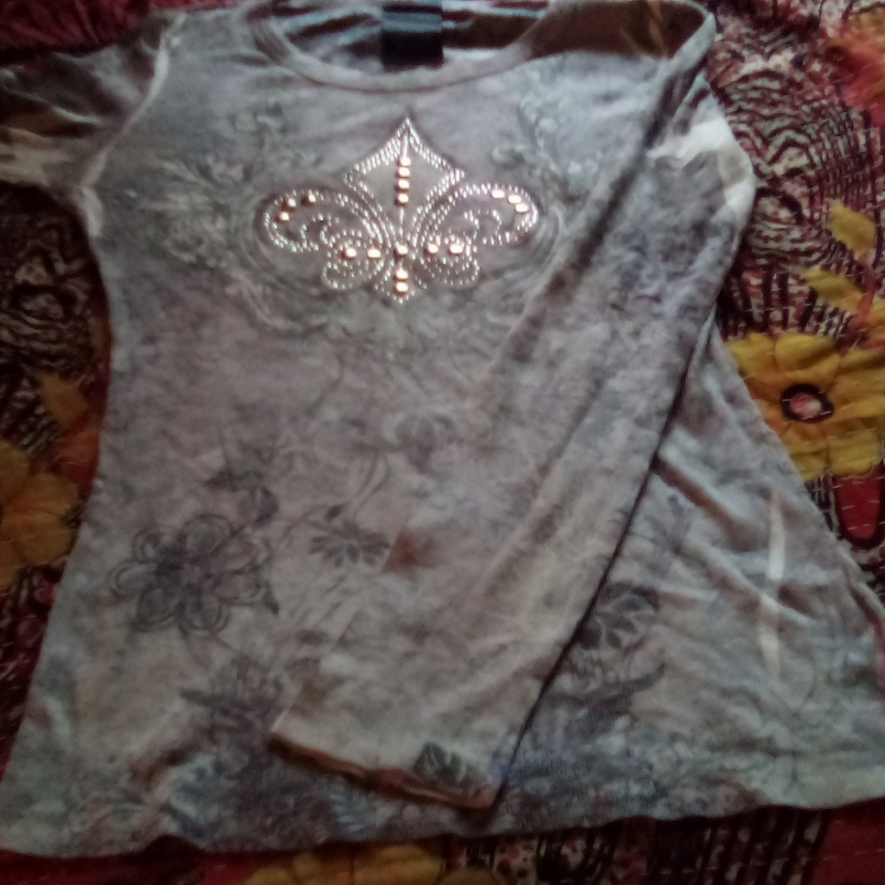 Awesome S/M grey white w/some red roses top w gems